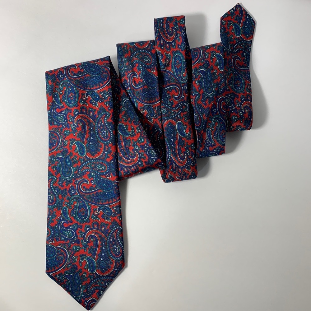 Leo Chevalier mens paisley tie. Blue and red.